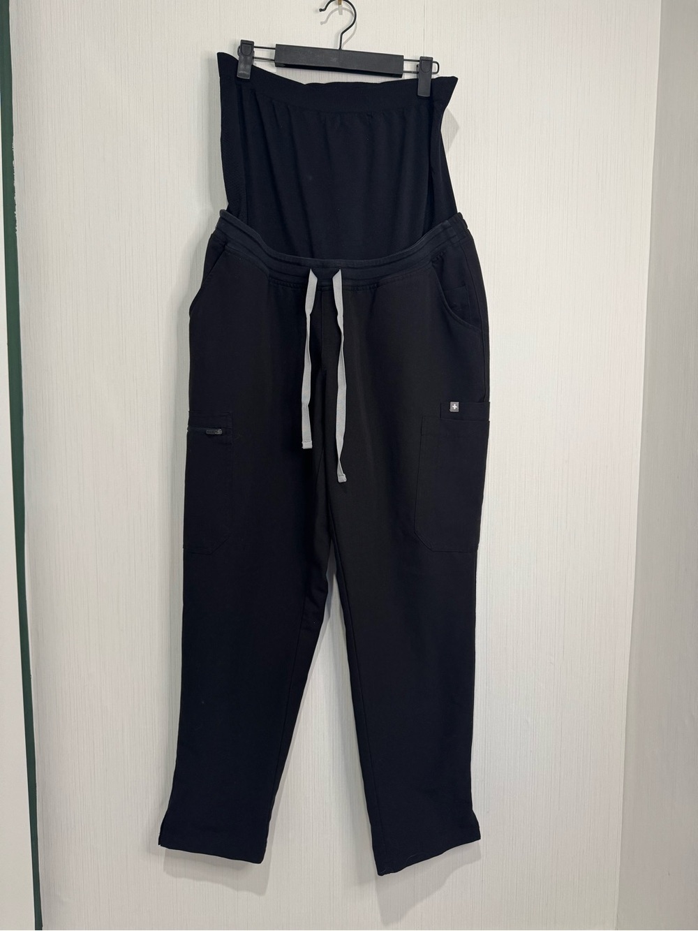 FIGS Yola Maternity Scrub Pants. Black. Large. No flaws noted!